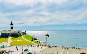 Apartamento no Farol da Barra. Vista deslumbrante para o mar! No circuito do Carnaval. Ao lado do Porto da Barra !